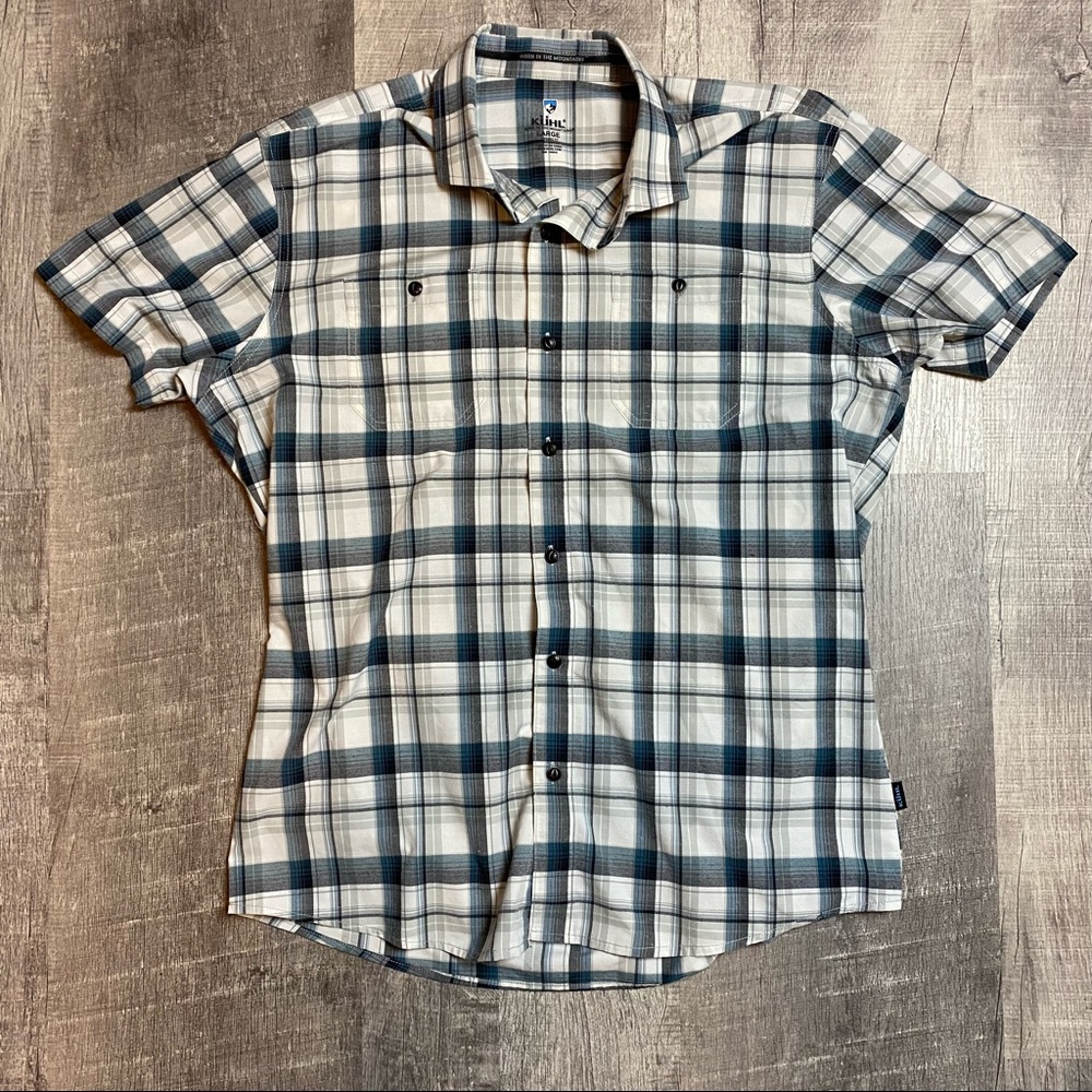 Kuhl tapered fit men’s shirt sleeve button down shirt Size Large